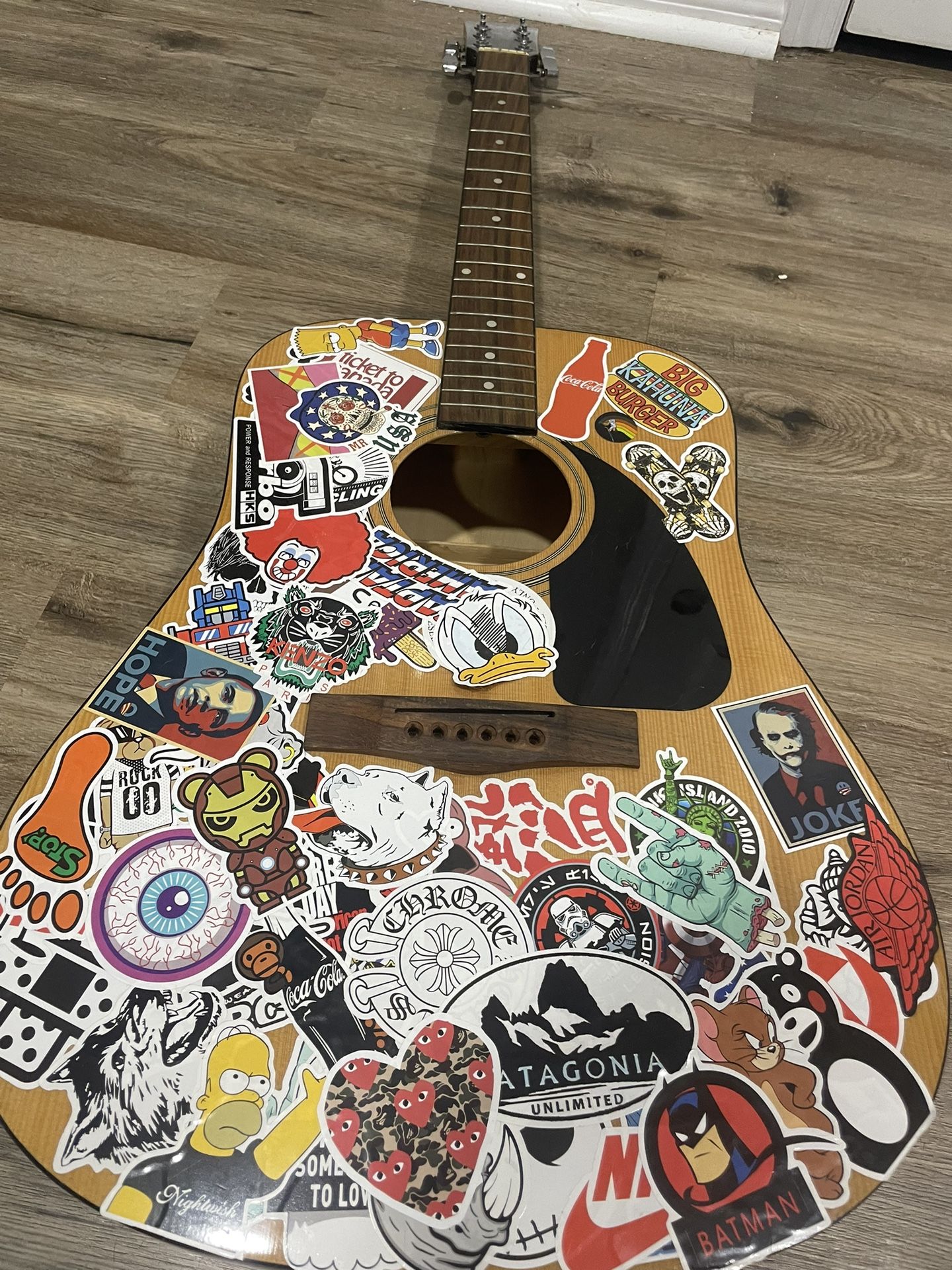 Acoustic guitar completely free