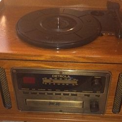 Detrola Record Player w CD, Radio, mp3, speakers