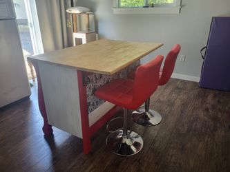 Kitchen Island/bar