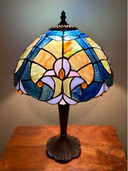 Tiffany Style Stained Glass Table Lamp
