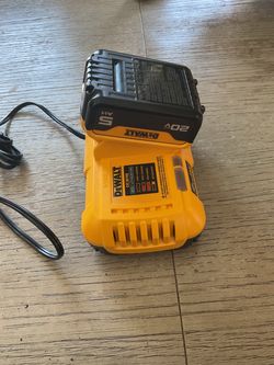DEWALT 20V 5Ah Battery and DCB118 Charger