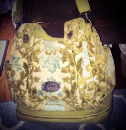 Diaper Bag-Petunia Pickle Bottom Cake