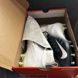 Football Cleats 9.5