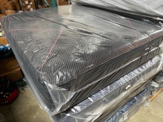 Queen Simmons Beautyrest BLACK C-Class Firm Mattress