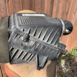 07-08 Chevy Silverado 1500 Intake Air Filter Box.