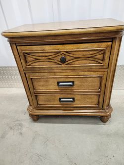 Free 2 night stand pick up in Bridgeport