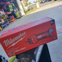 Milwaukee

M18 18V Lithium-Ion Cordless Drywall Cut Out Rotary Tool (Tool-Only)

