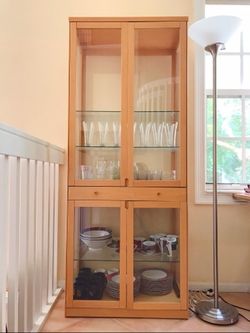 Glass Vitrine - all around glass