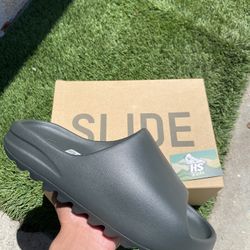 Yeezy Slides Dark Onyx