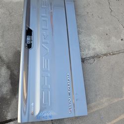 Chevy Silverado 1500 tailgate Oem