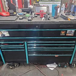 Snap On Tool Box With Bed Liner Top 