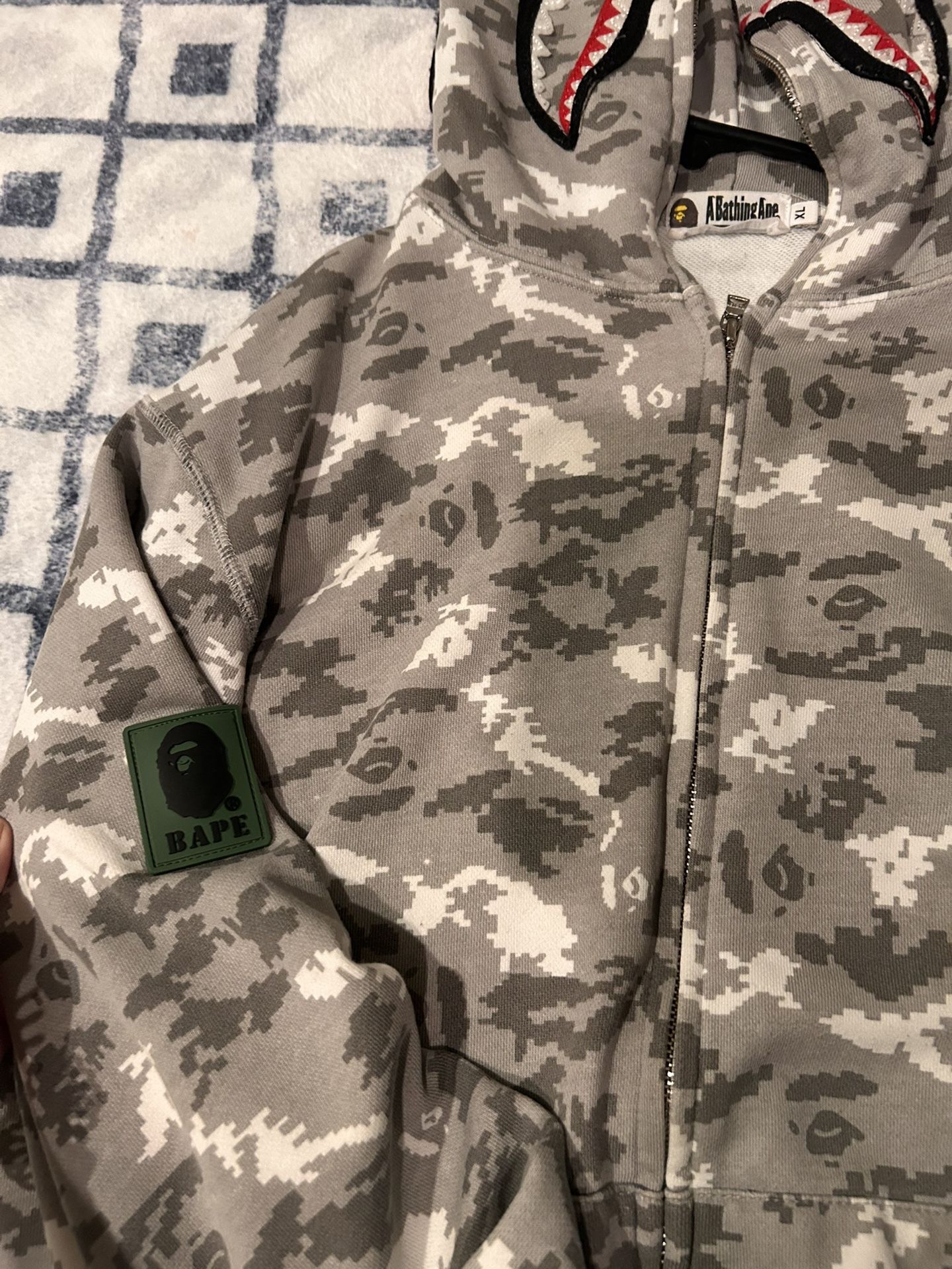 bape zip up