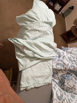 Full size comforter with sheet set