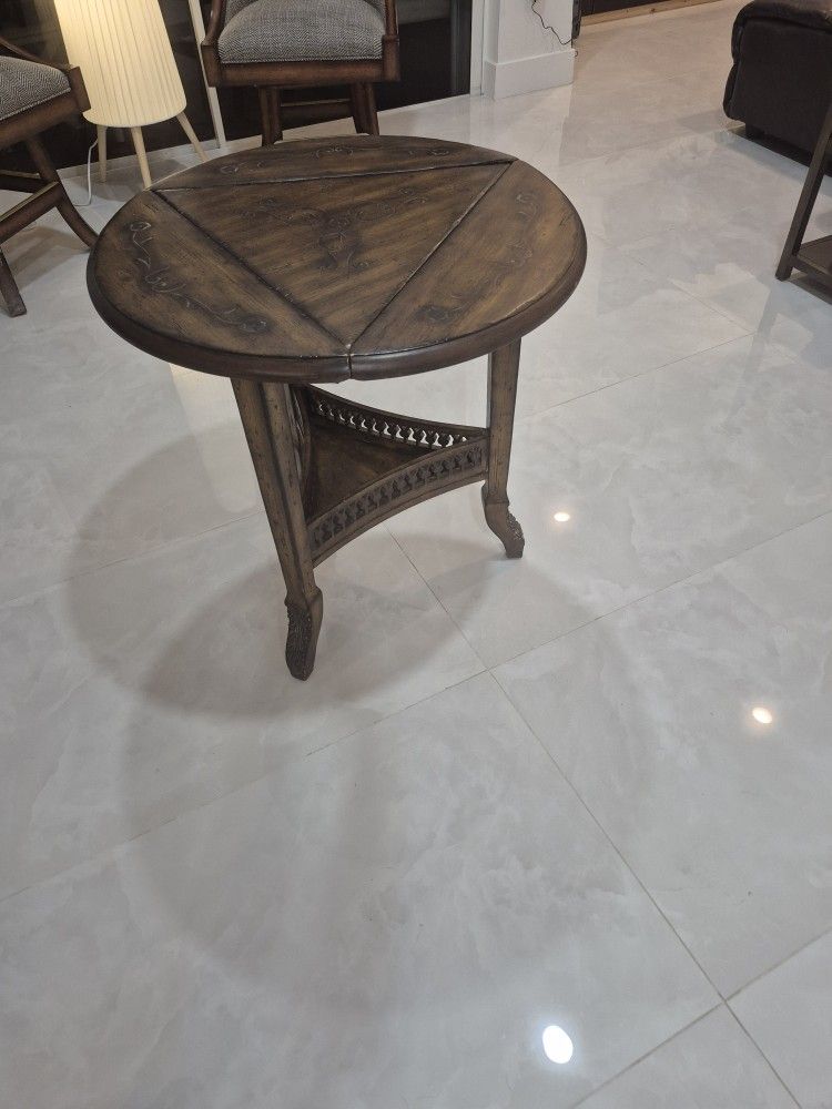 Side Table Antique (Near To Dollphin Mall)