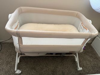 Baby Bassinet with Wheels and Mattress