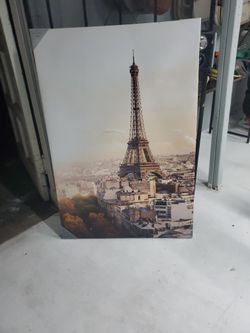 Un Cuadro De Paris.. Muy Bien.. Solo Tiene Un Pequeño Raspón En La Parte De Arriba.