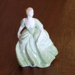 Vintage Coalport JENNIFER Figurine Woman in Green Dress Bone China 
England Made. Pre-owned, perfect shape, no chips or cracks. Display 
item. Please 