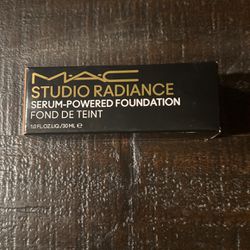 MAC Studio Radiance Serum Powdered Foundation 