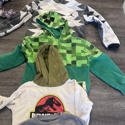 34 pieces of Kids/boys clothes size (8)Medium