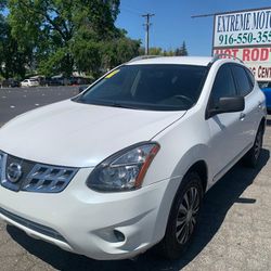 2015 Nissan Rogue  . Clean Title  . We Finance 