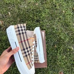 Burberry Low Top