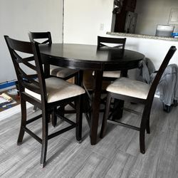 Must Sell Today***Dining Table Set