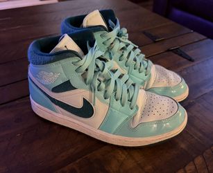 Jordan’s Women Size 8