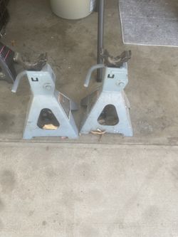 2 Jack Stands 