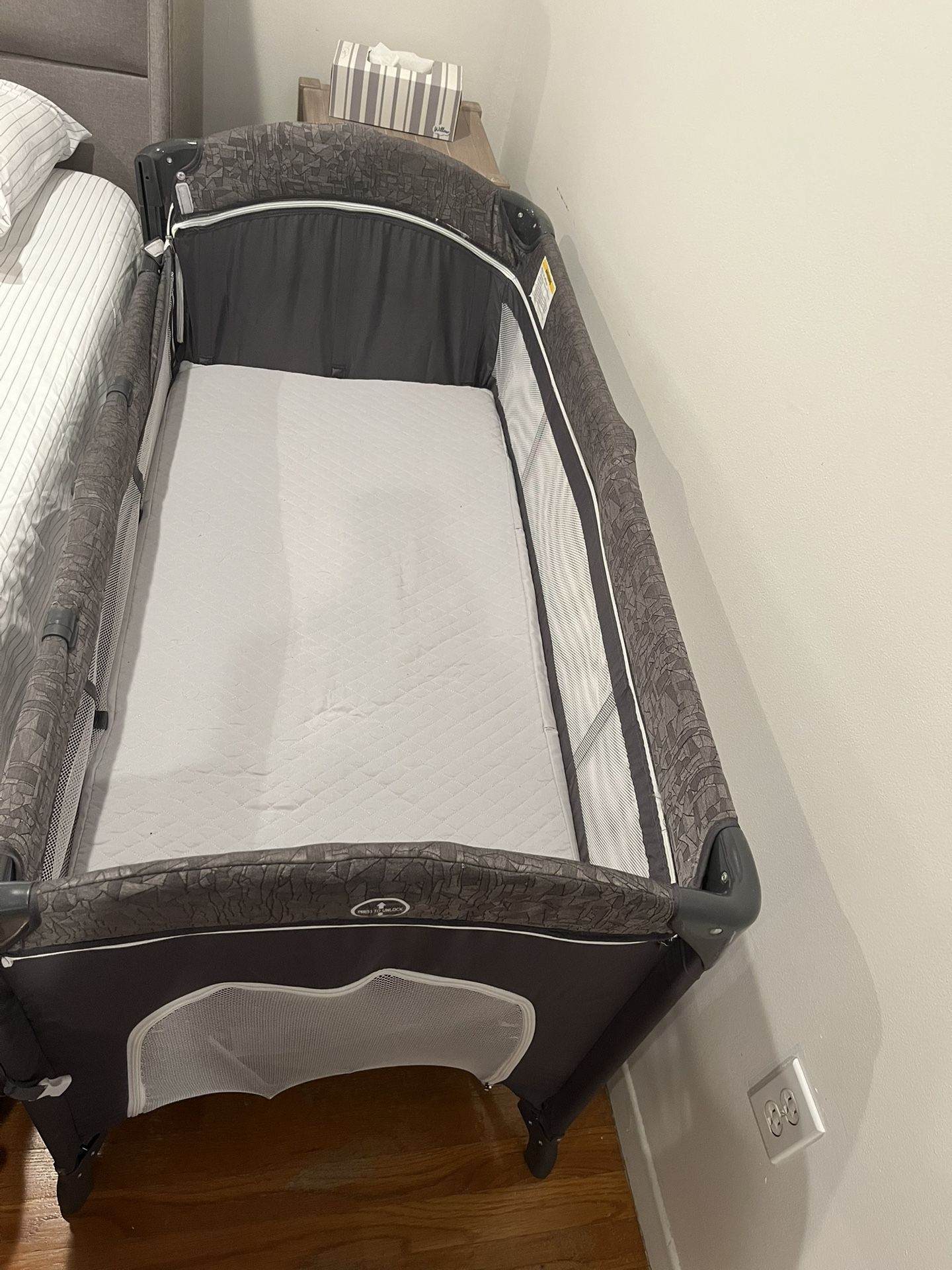For Sale - Baby Bassinet Bedside Crib, pack And Play!