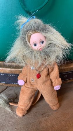 MADAME ALEXANDER WIZARD OF OZ LION SMALL DOLL EXCELLENT CONDITION CONES W HEART NECKLACE