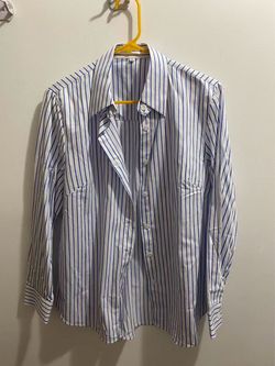 Women shirts size xs ( please follow my page all brand new )