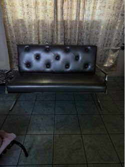 Sillón y dos sillas