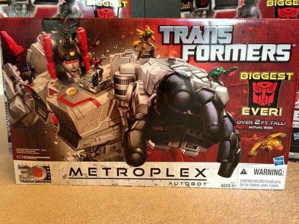 Transformers Generations Titan Class Metroplex