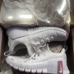 White Nike Women Sheos 8.5 Size