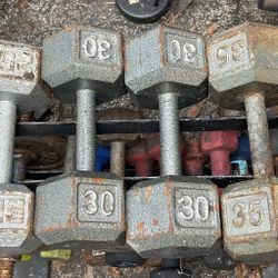 SET  OF  USED  STEEL  HEX  DUMBBELLS  (PAIRS OF)  :  25s  30s  35s 