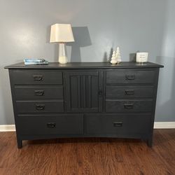 Farm House 8 Drawer Dresser Solid Wood Modern Mid Century “Universal Furniture”