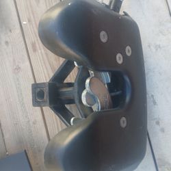 5th Wheel Hitch. C20 W/papwrwork