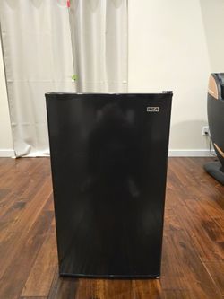 RCA Mini Fridge(Refrigerator)