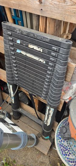 Telescoping ladders