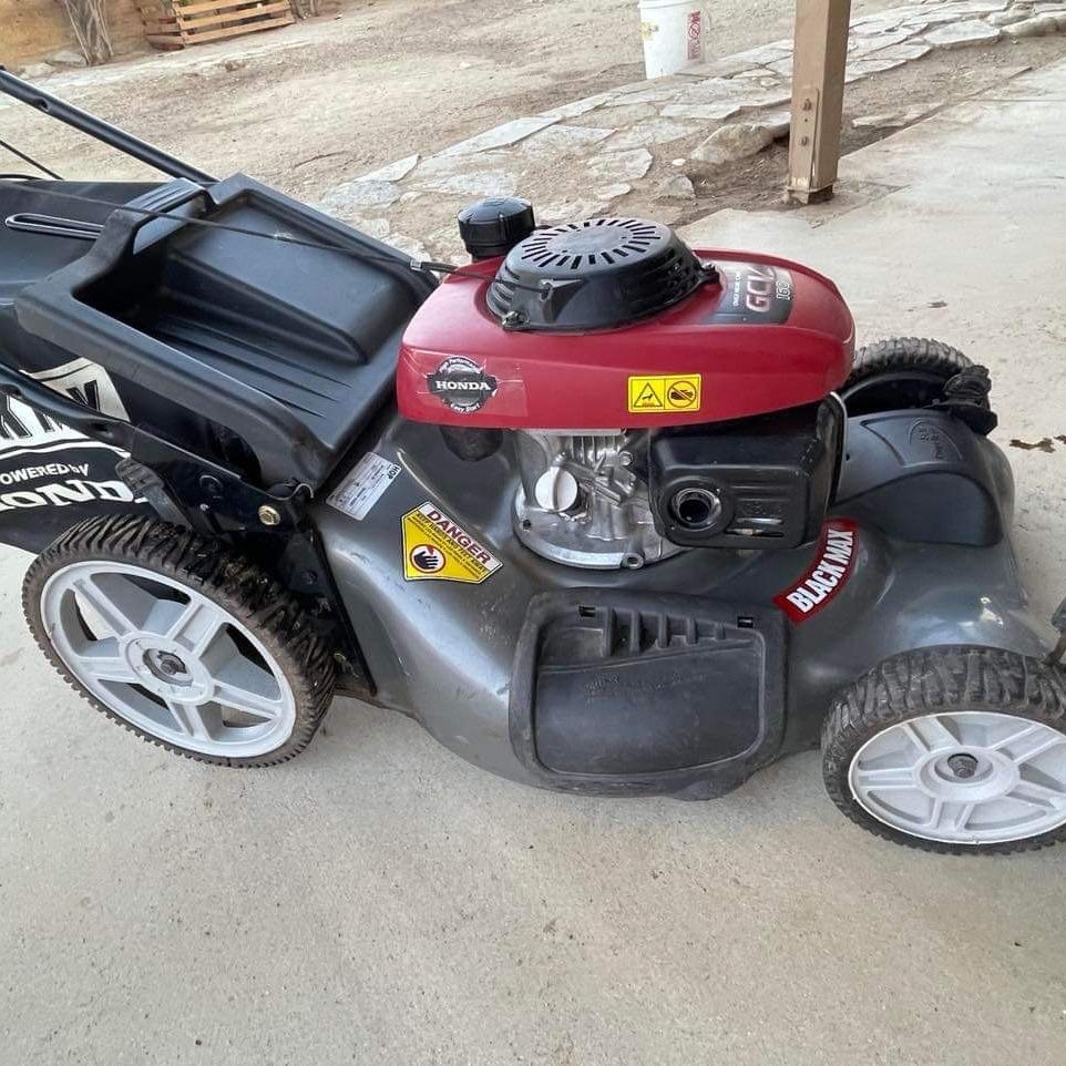 Honda Black Max Lawn Mower for Sale in Adelanto CA OfferUp