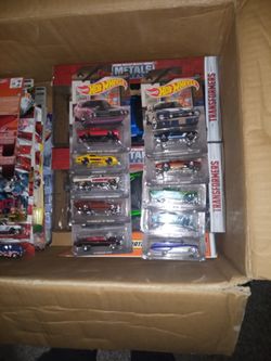 HOT WHEELS GARAGE SET OF 10. 2016.  NEW