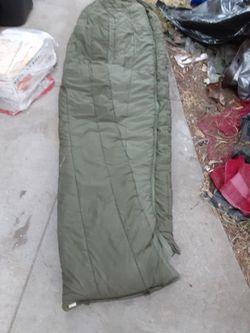 Sleeping Bag with Hood, Military Issue for Intermediate Cold Weather