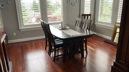 Lightly used 6 chairs dining table….almost new for $200
