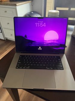 MacBook Pro 16" (2021) - M1 Max / 64GB RAM / 4TB SSD