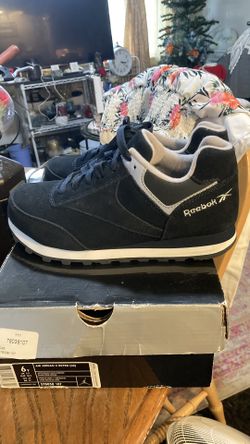 Brand New Reebox Size 7 Woman Throw Offer