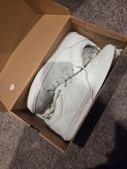 Men's white shoes size 11.5