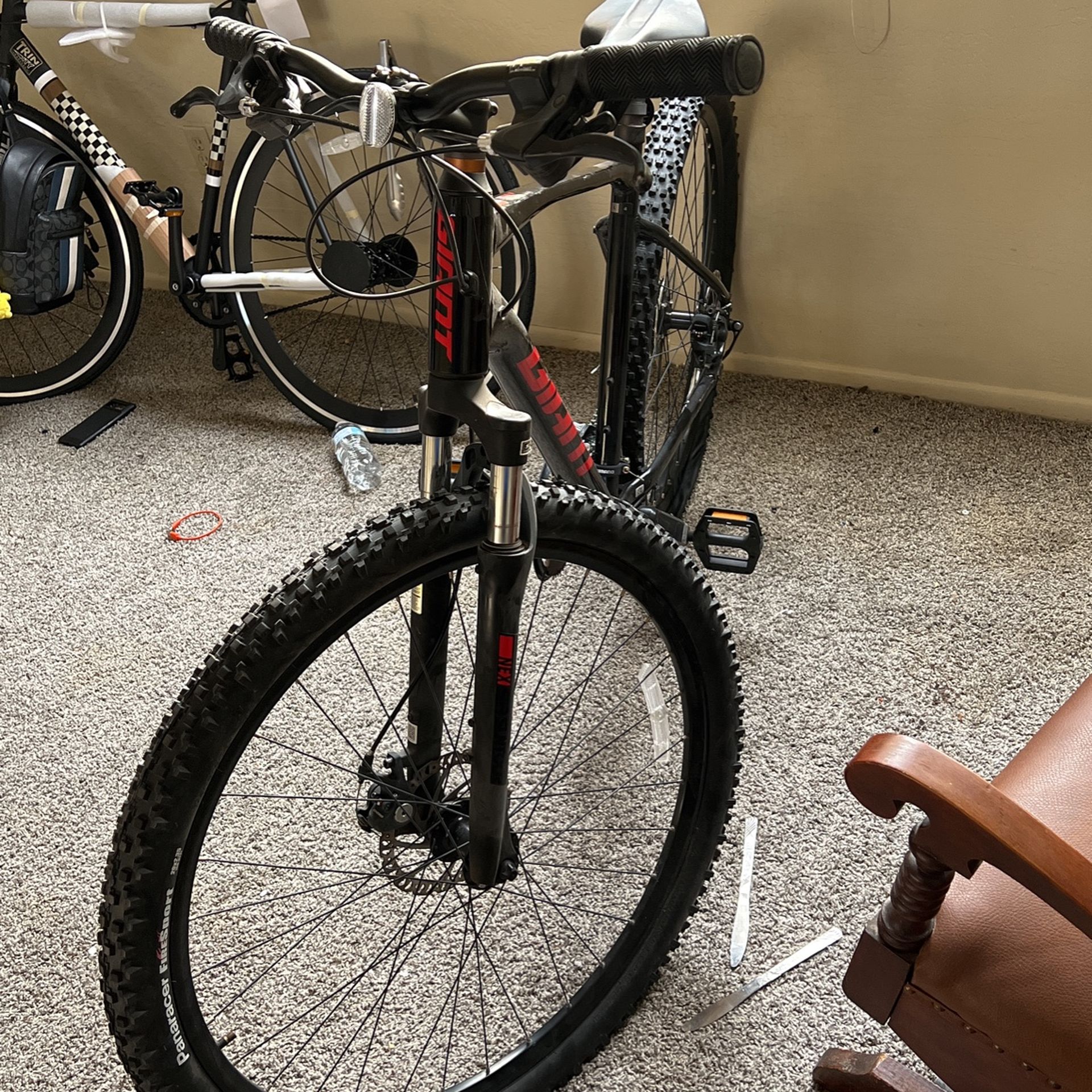 Giant Bike Sr Suntour Size 29 Mountain Bike $300