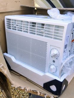 GE WINDOW AIR CONDITIONER (5000BTU)