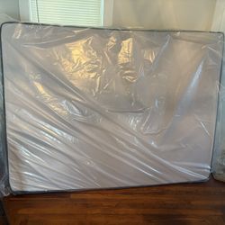 Serta Sleeper Plush , Queen Size Mattress 