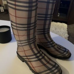 Burberry  Rain Boots  Womens Size 37  